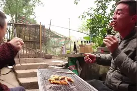 歪厨子余小二：四川人尽皆知的黑暗料理王，吃吐狗子吃翻老丈人图片