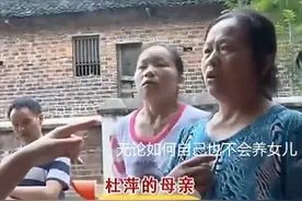绝症男子向前妻下跪托孤，哀求她抚养3岁女儿遭拒：你跪下也没用图片