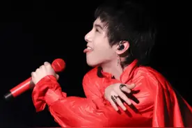 盘点华晨宇与“动物”有关的作品：巨鹿、蜉蝣、斗牛和寒鸦少年图片