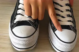 穿的小白鞋总会变黄？知道这三个，让你每天就像穿新鞋图片