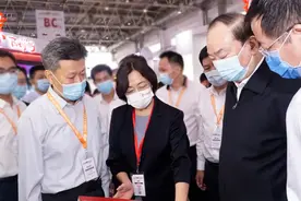中宣部部长黄坤明视察北京出版集团展区图片