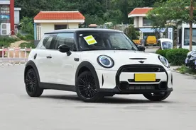 预算20-30万，女生买车可看这两款，精致又有档次，安全性还很高图片