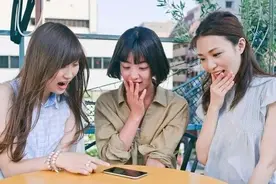 女同事把私聊内容发到工作群，全公司瞬间尴尬，隔天收到辞退通知图片