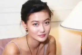 陈宝莲儿子与养母聚餐庆祝母亲节，被悉心栽培18年，已长成帅小伙图片