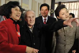 美国大兵向世界传播中国形象， 16年努力加入中国籍，称爱中国图片