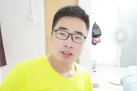 立冬了！北方小伙第一次在广东过冬天，穿着短袖吹着风扇很不习惯视频封面