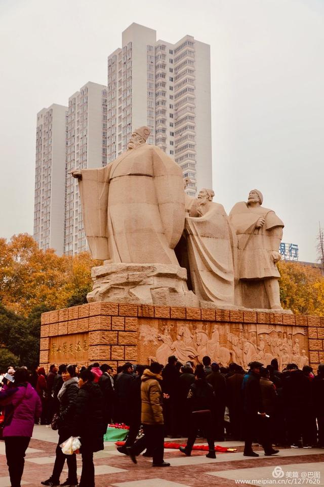 高手在民间，演出自娱自乐，洛阳周王城广场民间曲艺乐园