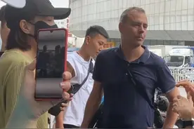 德记者称在郑州遭“恐吓”，布林肯深表关切，赵立坚回应一针见血图片