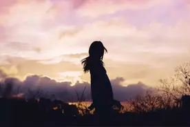 从什么时候开始，我们变得越来越沉默了图片