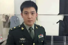 春晚红人孙涛，为何红了25年没绯闻？看他背后的妻子是谁就知道了图片