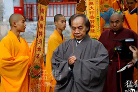 蔡志忠少林寺剃度出家，为啥成为“沙弥”而不是“比丘”？图片