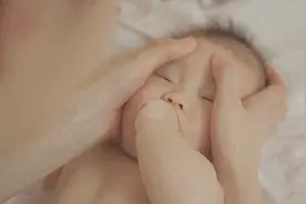 每天一遍抚触操，宝宝吃得好、睡得香图片