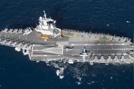 武汉有座水泥航母，初建时遭到西方各国嘲讽，但效果不比真航母差图片