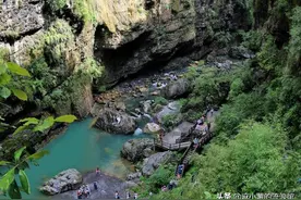 湖北峡谷里藏着一座世界最长电梯，有50层楼高，坐一次要30元图片