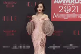 ELLE盛典：关晓彤精修前后差别大，唐嫣发型糟糕，秦海璐大秀身材图片