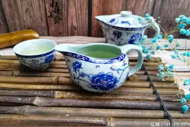 饮茶，对人体好处再多，也要切记“6类人”不宜喝茶，别不在意图片