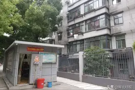 背街空地变“公厕”临街居民苦不堪言：看得一清二楚图片