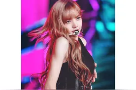 Lisa混血芭比妆妩媚精致，大眼睛加空气刘海，行走的衣架本人没错图片