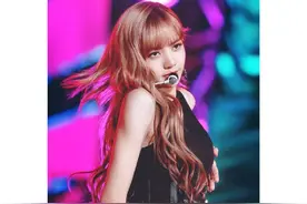 Lisa混血芭比妆妩媚精致，大眼睛加空气刘海，行走的衣架本人没错图片