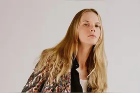 经久不衰的经典-佩斯里花纹-腰果花在2020的时尚演绎图片