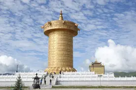 奇观天下｜绝了！60公斤黄金铸造的全球最大转经筒就在国内图片