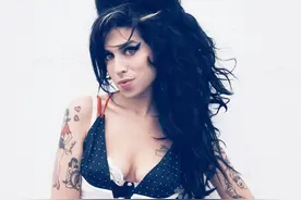 一只夜莺不再唱歌：艾米·怀恩豪斯图片