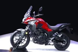本田摩旅神器CB400X，双缸水冷功率33kw，油箱大更任性图片