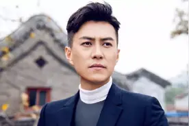 靳东一家四口，大儿子堪称最帅星二代，小儿子一脸呆萌样！图片