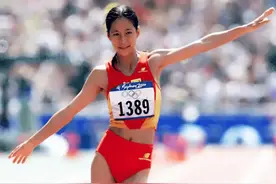 2000年王丽萍获奥运冠军，为何当场没人喝彩，也找不到国旗庆祝图片