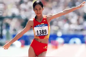 2000年王丽萍获奥运冠军，为何当场没人喝彩，也找不到国旗庆祝图片