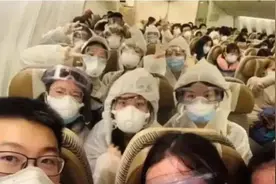 英国小留学生母亲怒怼网友：我交的税多，让孩子回来有错吗？图片