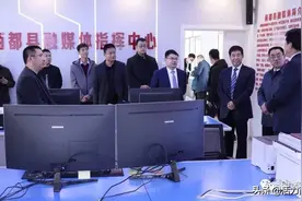 县委副书记政府县长曹凯宏等县领导慰问我县融媒体中心工作人员图片
