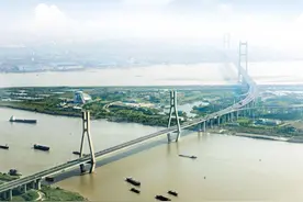 今起，润扬大桥每天这个时间段双向封闭图片