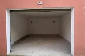 花5万把车库改造成住房，不到25平，变成老人的理想居所图片