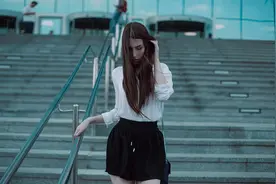 男研究生失踪两天，在衣柜被发现：世界太小，藏不住崩溃的成年人图片