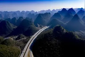 当环城高速遇上最美峰林图片