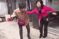 大妈吵架表情包，哈哈哈哈哈哈真的是姐妹聊天必备！​图片