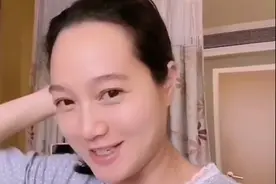 39岁朱丹入院待产！素颜照福相满满认不出，妹妹陪产不见周一围图片
