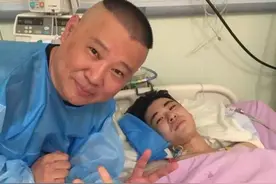 张云雷重伤摔断9根肋骨，万念俱灰时，郭德纲：坐着我也让你上台图片