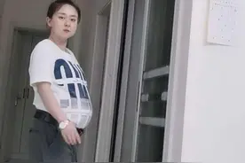 “最豪横孕妈”火了！穿丈夫衣服彰显大佬气场，网友：最美将军肚图片