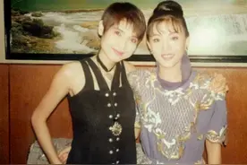 55岁还很年轻，不服别人，最服抗癌成功的张咪图片