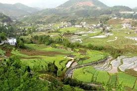 河南一个“不起眼”的小村庄，有山有水没门票，住宿仅需50元图片