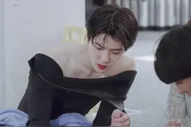 国产剧成功输出南韩！吴世勋看《三十而已》，开直播称被剧情气哭图片