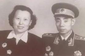 她为开国中将孕育12子女，总理称她航空母舰，主席称她母亲英雄图片