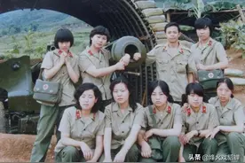 女护士长和年轻卫生员私上老山前线遭遇尴尬；卫生员：想上厕所图片