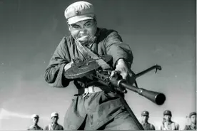 许世友上任南京军区总司令，推广郭兴福教学法，随后全军开始效仿图片