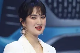 任正非小女儿姚安娜上海车展亮相，再遭群嘲，她出道到底冒犯了谁图片