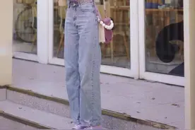 “阔腿裤+平底鞋”才是中年女人该有的打扮，不装嫩不显老还气质图片