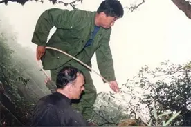 1996年广西两村民进山采药，意外发现飞机残骸，揭开52年前的秘密图片