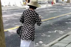 上海6、70岁阿婆逐渐“日本化”？穿衣打扮优雅大方，精致又高级图片